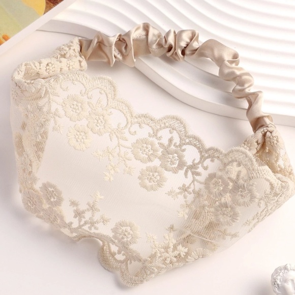 Boho Cream Floral Embroidered Stretchy Headband - Picture 2 of 7
